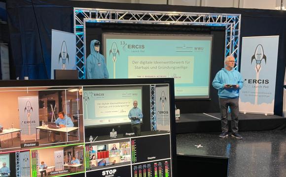 Gottfried Vossen bei der Moderation des ERCIS Launch Pad