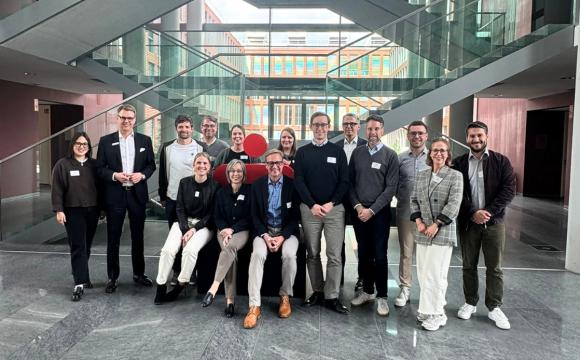 Mitarbeitende und Aufsichtsrat bei der Mitgliederversammlung vom Digital Hub münsterLAND e.V. am 08.05.26