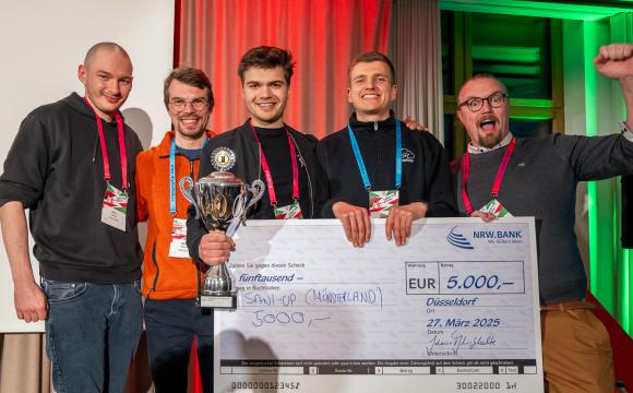 CTO Tim Rotenpieler (SaniUp) springt spontan beim NRW Hub Battle 2025 ein – und räumt ab