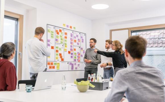 Zweitag Team am Business Model Canvas